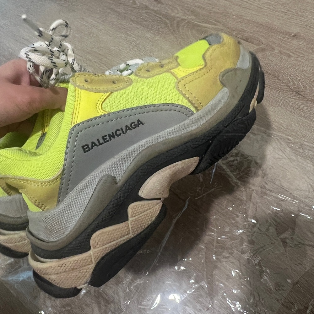 Balenciaga triple S yellow green sneaker dust bag